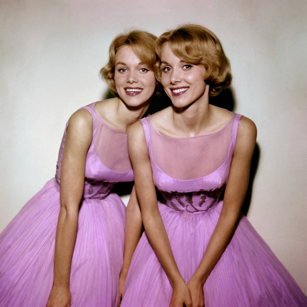 Se formaron en ballet y, con el apoyo de sus padres, a los 18 años emigraron a la Alemania Occidental, donde empezaron a destacar en el mundo del espectáculo.