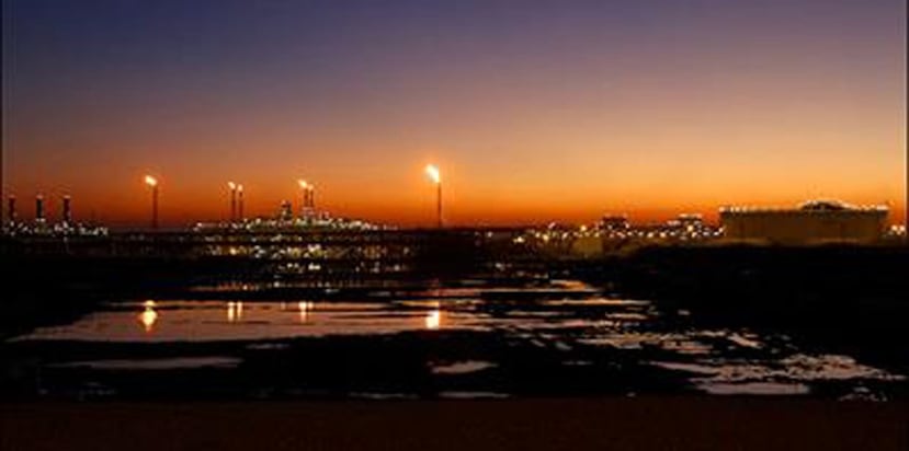 Irán tiene grandes reservas de petróleo y gas natural. (www.naftirani.com)