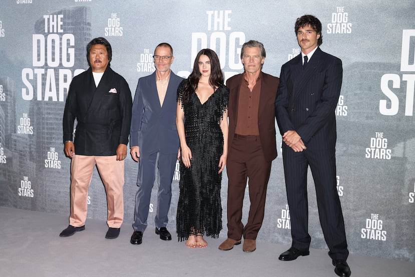 Benedict Wong, Guy Pearce, Margaret Qualley, Josh Brolin y Jacob Elordi durante el estreno de "The Dog Stars".