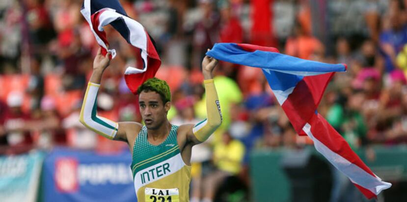 En los 400 metros lisos, el dominicano Luguelín Santos, de la Inter, rompió la marca con tiempo de 45.36. (jorge.ramirez@gfrmedia.com)