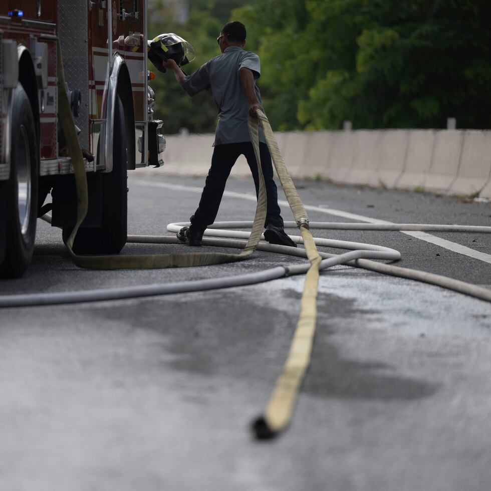 Algunas casas aledañas a la residencia donde ocurrió el fuego fueron afectadas y resultaron con daños a causa del incidente.