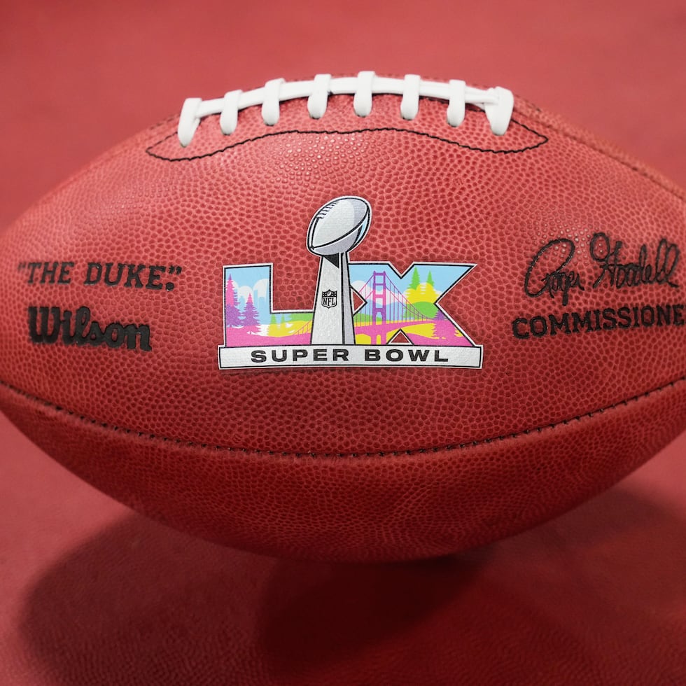Balón oficial de Wilson Sporting Goods que se utilizará en el Super Bowl LX.