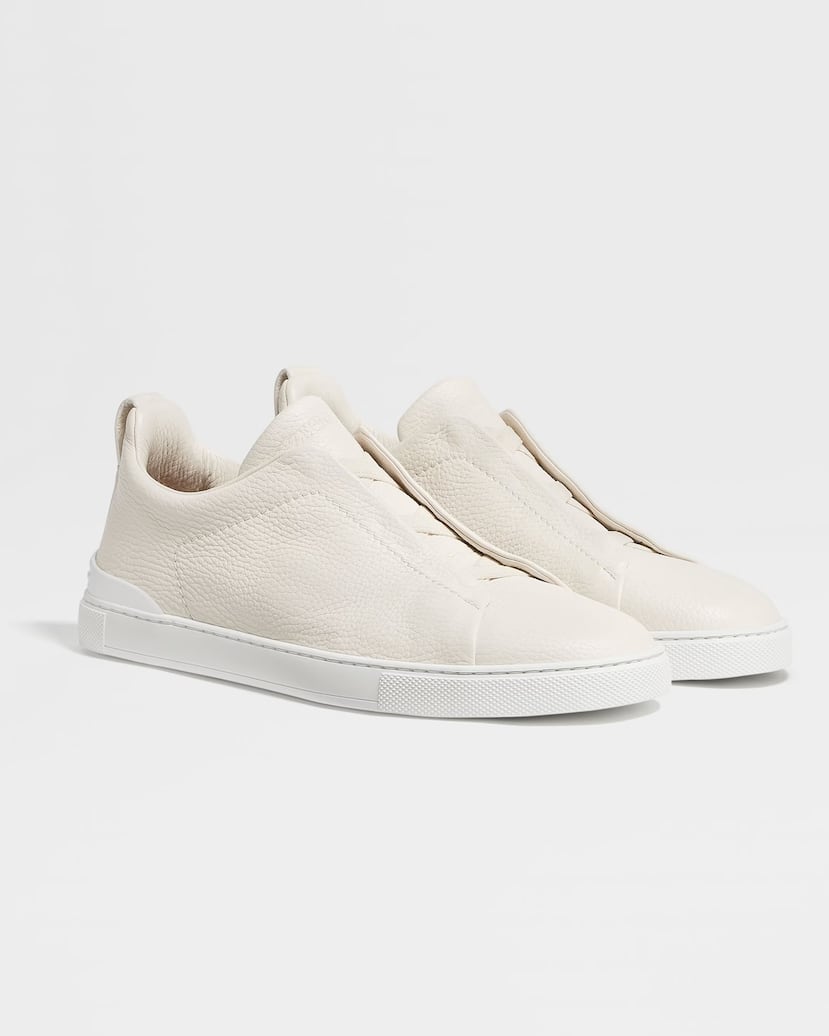 Tenis para hombre
Moda y comodidad se encuentran en este diseño sofisticado de tenis de la marca Zegna, que elevan cualquier look casual con materiales de alta calidad. Ideales para el hombre moderno que aprecia los detalles bien hechos. Disponibles en Euromoda.