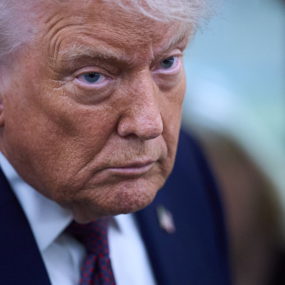 Ofendido por la postura cada vez más asertiva del primer ministro canadiense, Mark Carney, hacia Estados Unidos, el presidente estadounidense, Donald Trump, le revocó la invitación para que se uniera a su Junta de Paz.