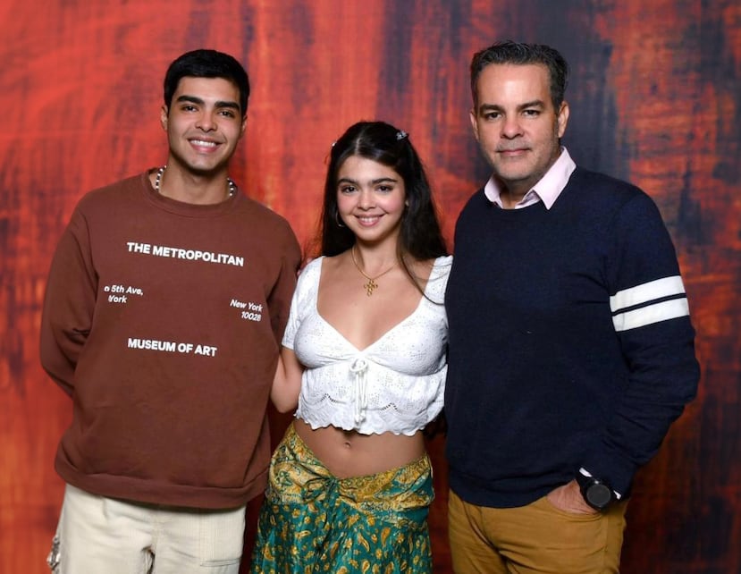 Josué J. González, Chief Business Development Officer de Lopito, Ileana & Howie, junto a Josué Jaime y María Virginia.