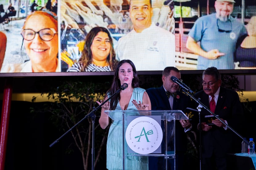 Madelaine Vázquez, directora ejecutiva de APUGA también dio un mensaje durante la ceremonia.