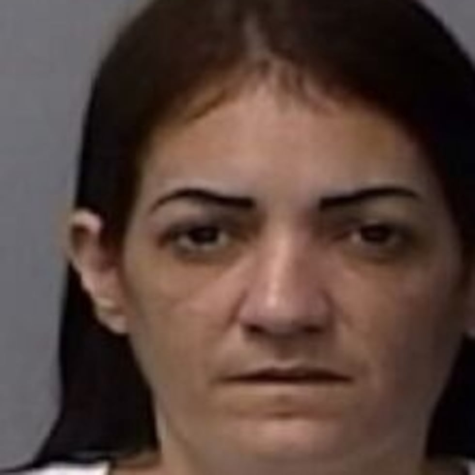 Elvia Cabrera, acusada del asesinato de la menor Gabriela Nicole Pratts Rosario, 16, in Aibonito.