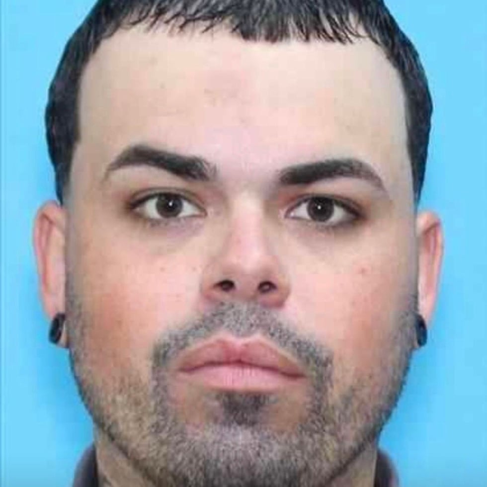 Contra José A. Rodríguez Morales, se había expedido en abril pasado una orden de arresto por el asesinato de su abuelo con una fianza de $500,000.