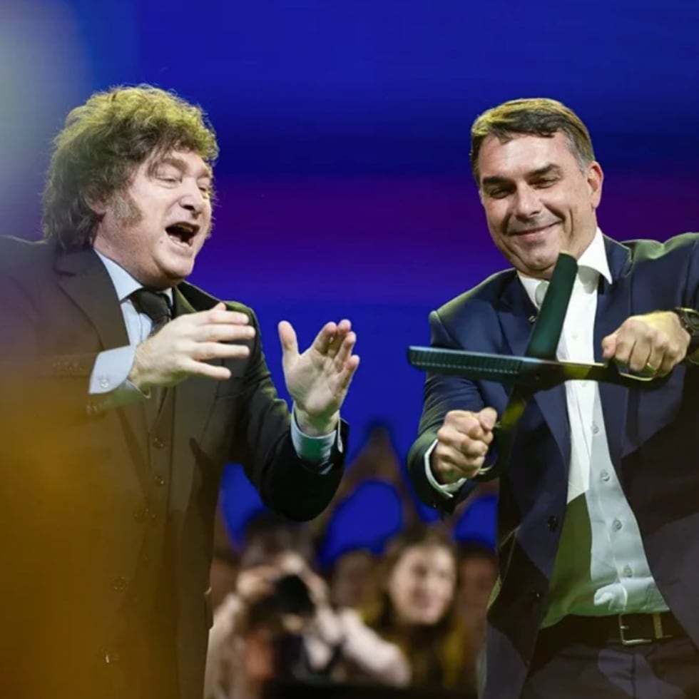 Tras informado que era investigado por lavado de dinero en Brasil, Flávio Bolsonaro escapó a Argentina, donde supuestamente el presidente Javier Milei estuvo involucrado en coordinar su viaje que lo llevó eventualmente a Estados Unidos.