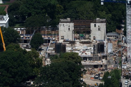 Imagen de la cobertura de: Supremo de EE.UU. permite seguir obras del salón de baile de la Casa Blanca