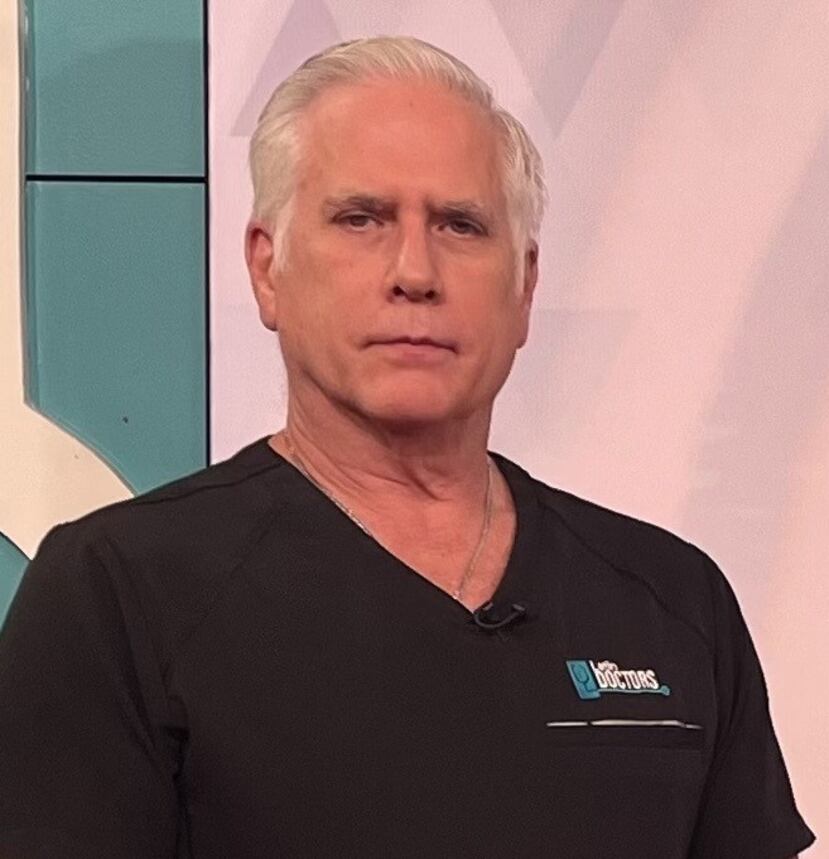 Dr. Víctor Gordo, especialista en medicina interna y subdirector del Hospital Auxilio Mutuo.