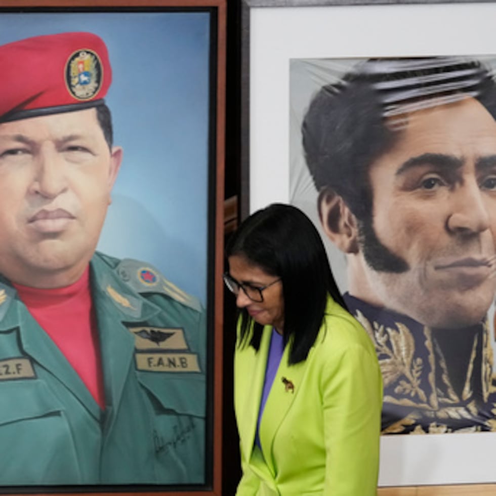 Chavistas leales están aireando desacuerdos con el gobierno de la presidenta interina Delcy Rodríguez e incluso comentando públicamente rumores de que la traición de un infiltrado ayudó a Estados Unidos a deponer a Maduro.