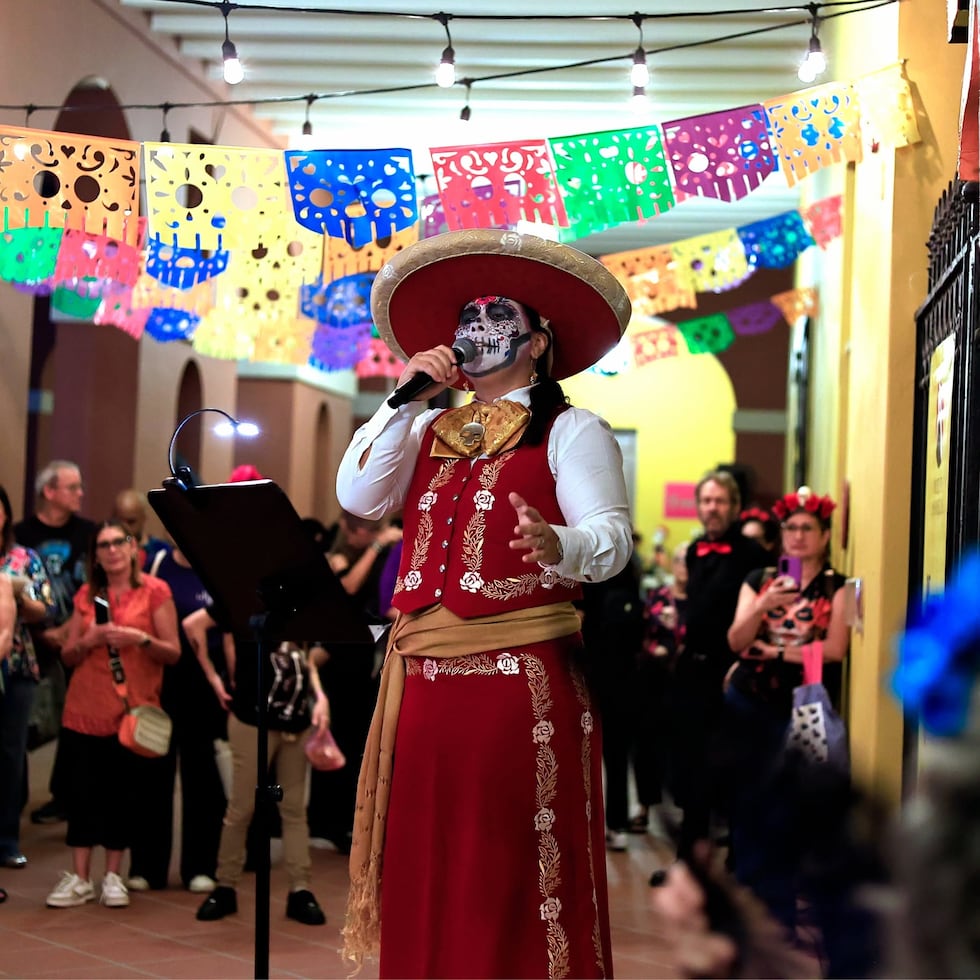 El evento Noche de Catrinas se celebra el Museo de Las Américas.