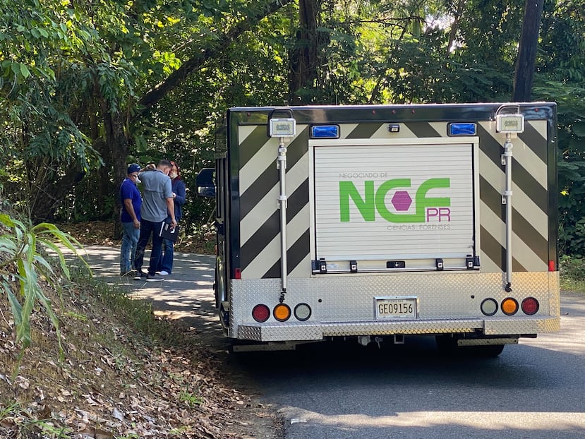 Personal del Instituto de Ciencias Forenses se encuentra en la escena del crimen en Guaynabo.