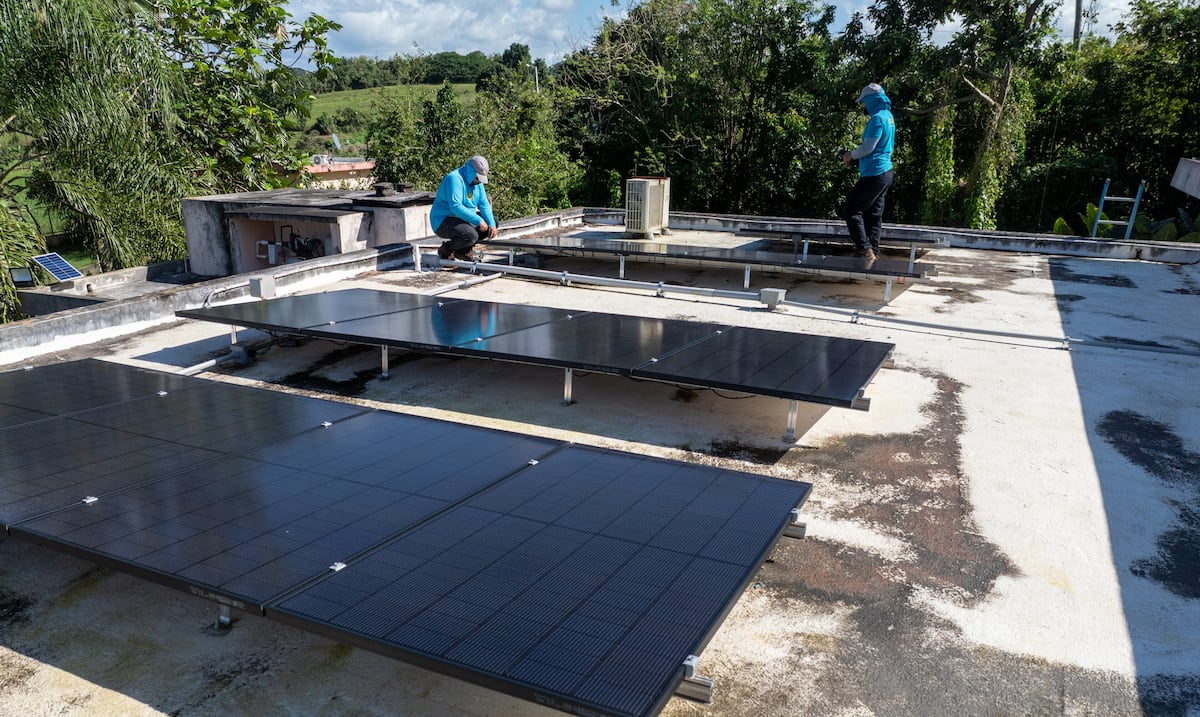 Junta Fiscal exige paralizar medida que eliminaría cobro de $300 a clientes solares