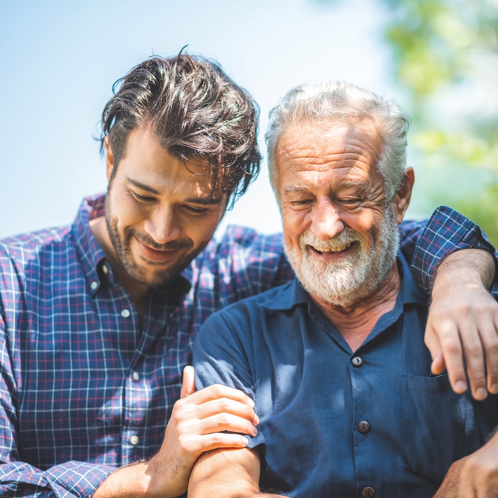La interacción social frecuente aparece como uno de los hábitos más influyentes en la expectativa de vida.