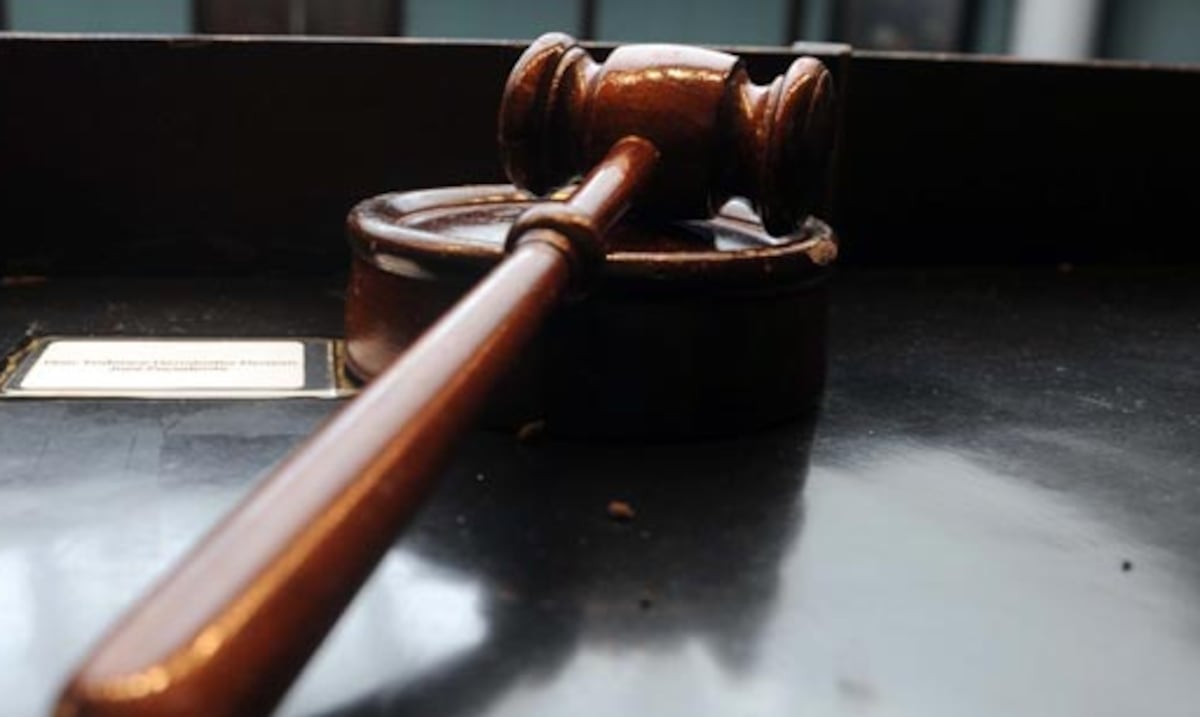 Avanza medida para prohibir transmisiones de vistas judiciales en etapas previas al juicio