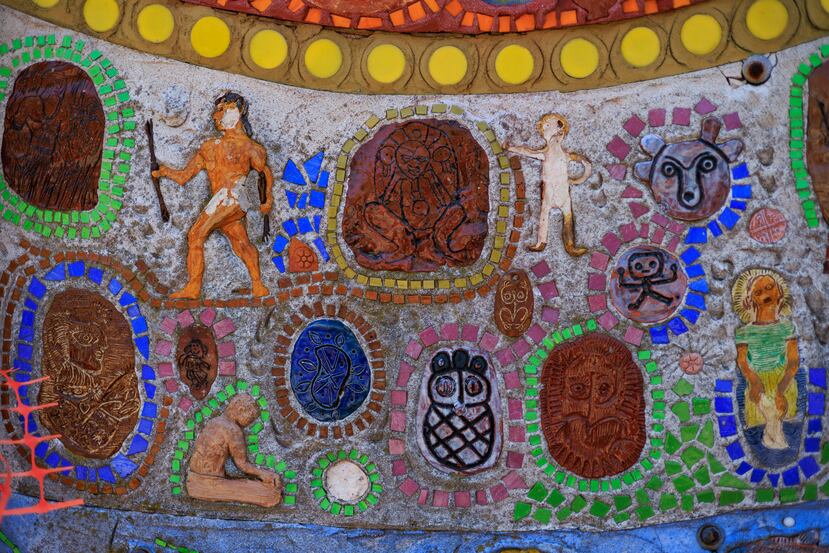 El mural en la Plaza Betances cuenta con representaciones de los indios taínos.