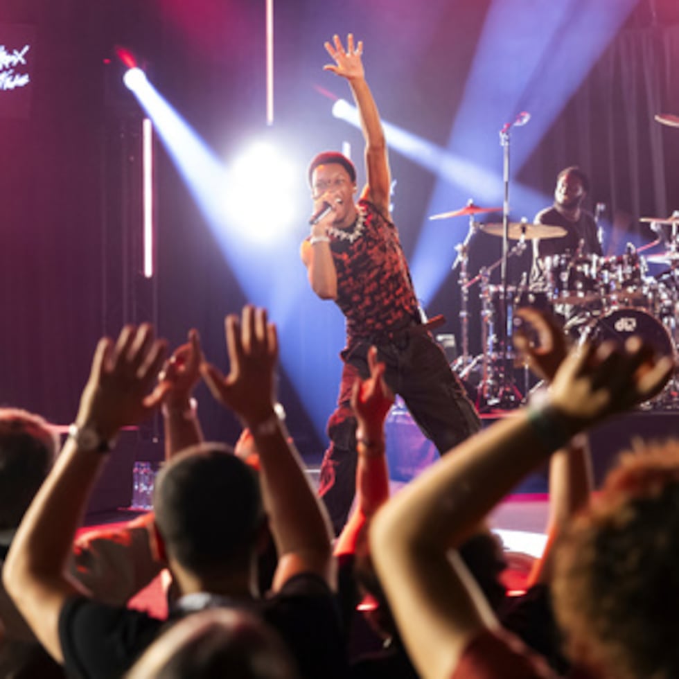 Cadenas de televisión de Los Ángeles informaran de que la policía considera sospechoso al cantante de alt-pop nacido en Houston, citando fuentes anónimas.