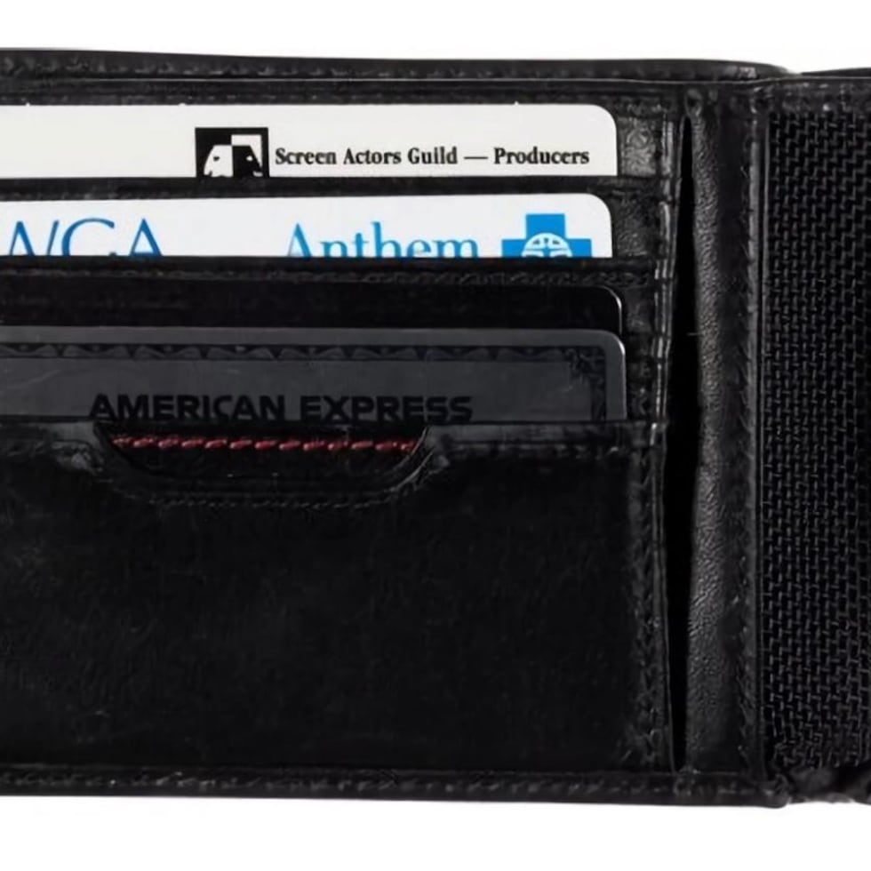 Fotografía cedida por Heritage Auctions de una cartera plegable de cuero negro con múltiples compartimentos que forma parte de un lote de siete objetos personales de Matthew Perry que saldrá a subasta por 1.650 dólares. EFE/Heritage Auctions /SOLO USO EDITORIAL /NO VENTAS /SOLO DISPONIBLE PARA ILUSTRAR LA NOTICIA QUE ACOMPAÑA /CRÉDITO OBLIGATORIO