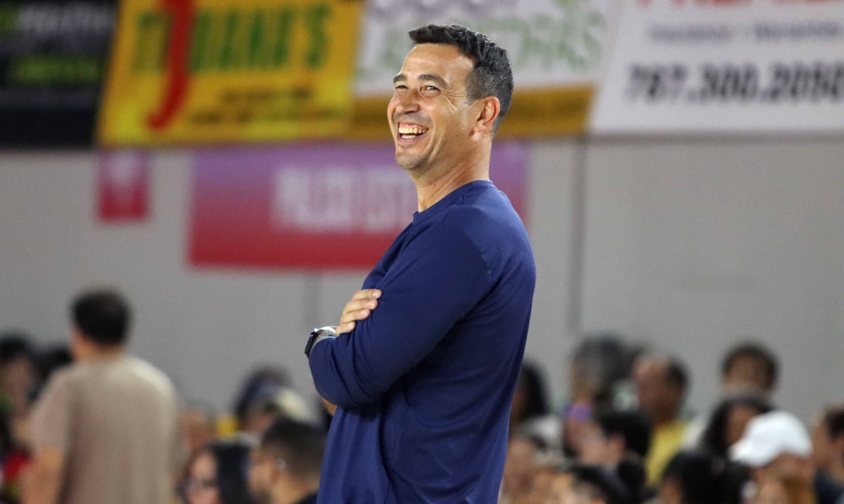 Fernando Morales firma contrato de seis cifras para dirigir equipo de Madison en la LOVB
