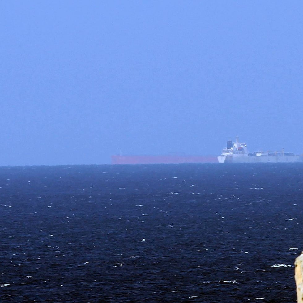 El estrecho de Ormuz se ha convertido en el epicentro del caos tras la escalada bélica, interrumpiendo una de las principales rutas energéticas del mundo y disparando el precio del petróleo.