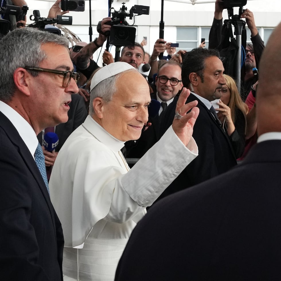 El papa León XIV luego de recibir el alta del Hospital Gemelli.
