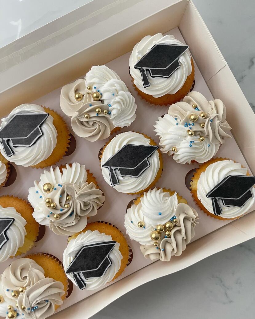 Ponle un toque dulce a esa celebración tan especial. Diferénciate con un obsequio sabroso de Dulce Sentido, un emprendimiento local reconocido por la calidad de sus productos y la originalidad de sus diseños. Busca más información en su página de Facebook: @dulcesentidopr.