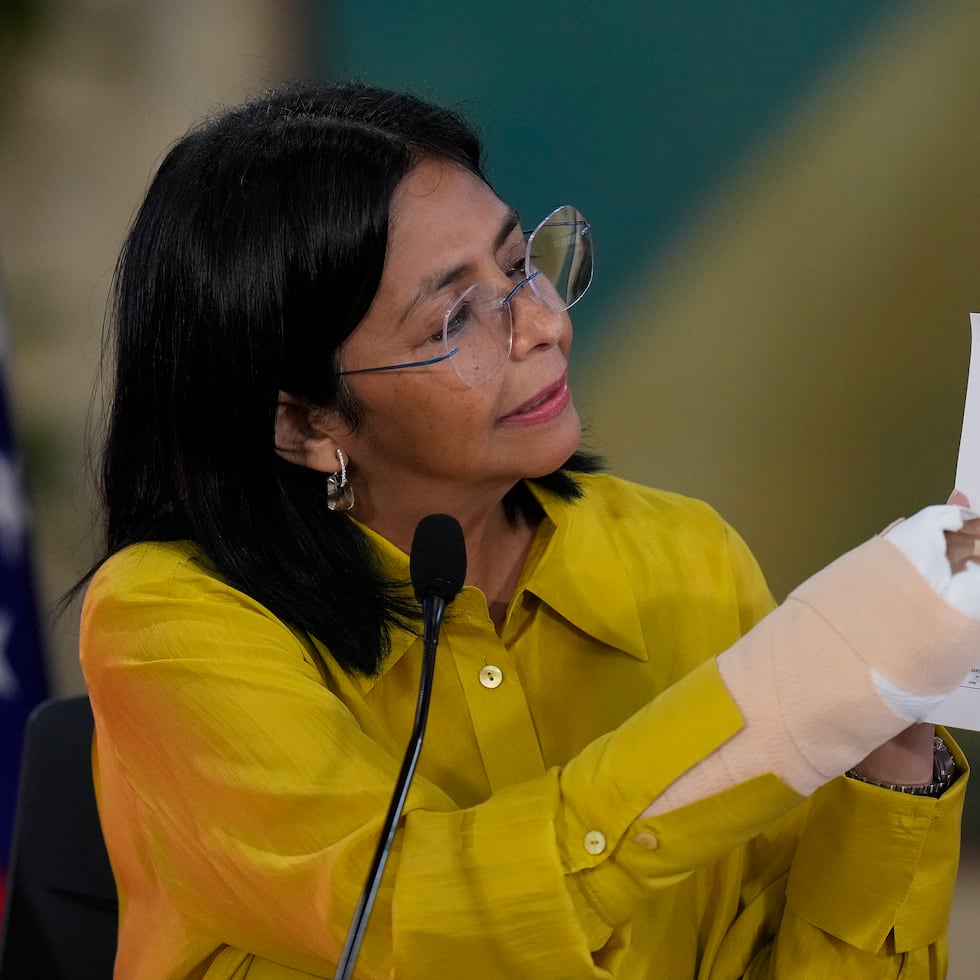 La vicepresidenta venezolana Delcy Rodríguez dijo que el “extremismo fascista”, como suele llamar a la oposición, quiere entregar los recursos naturales de Venezuela, como el petróleo y gas, a Estados Unidos, pero- añadió- frente a eso hay un “pueblo organizado”.