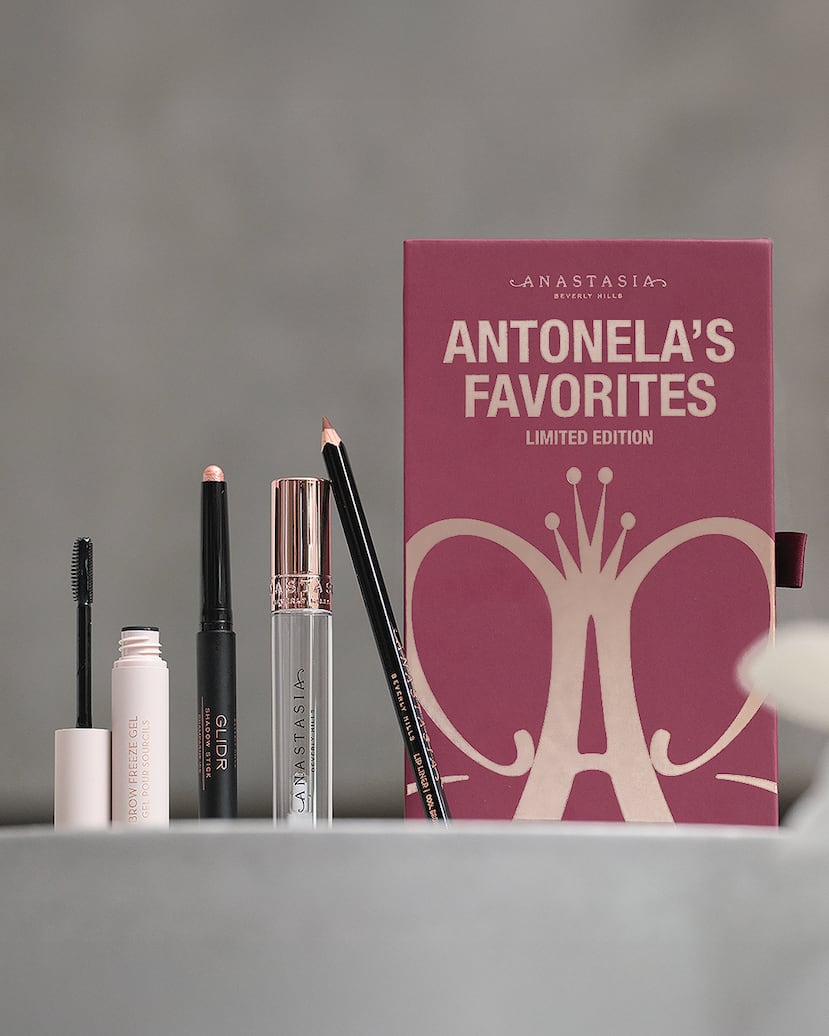 El estuche incluye los productos de ojos, cejas y labios con los que Roccuzzo alcanza su look natural y luminoso.
