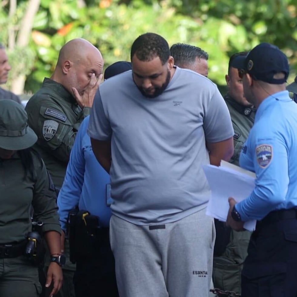 La Policía lleva a cabo un operativo para diligenciar decenas de órdenes de arrestos por un presunto esquema de fraude con multas al DTOP.