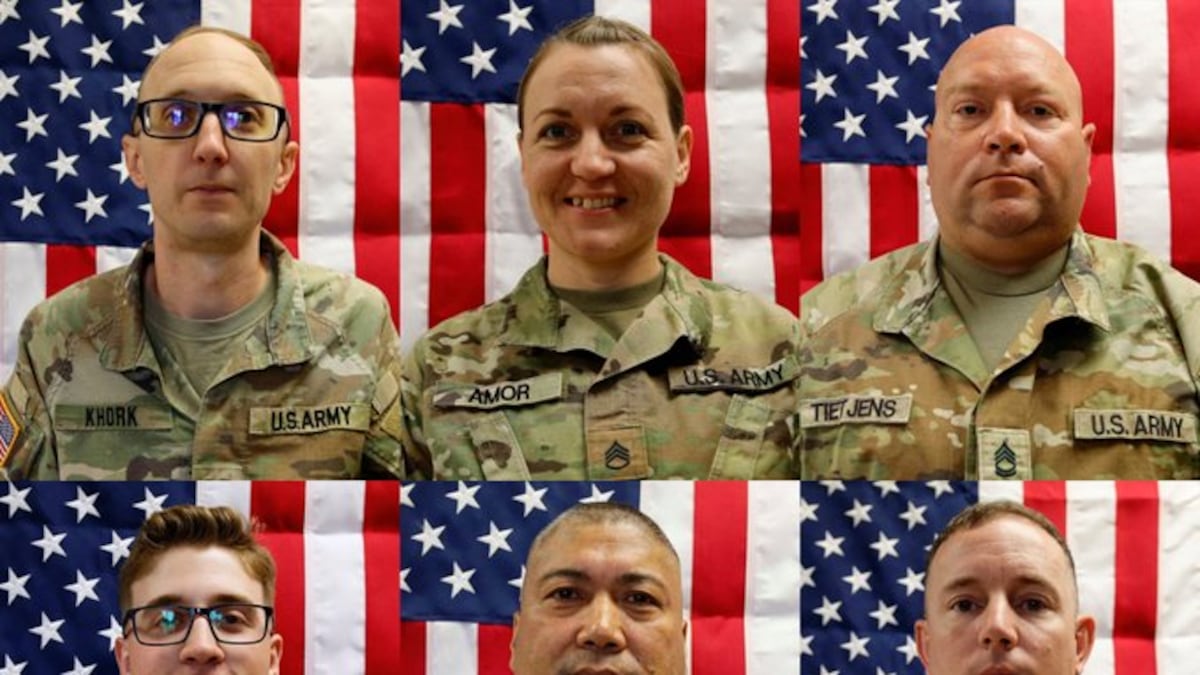 Donald Trump recibe los restos de los primeros seis soldados muertos en la guerra contra Irán