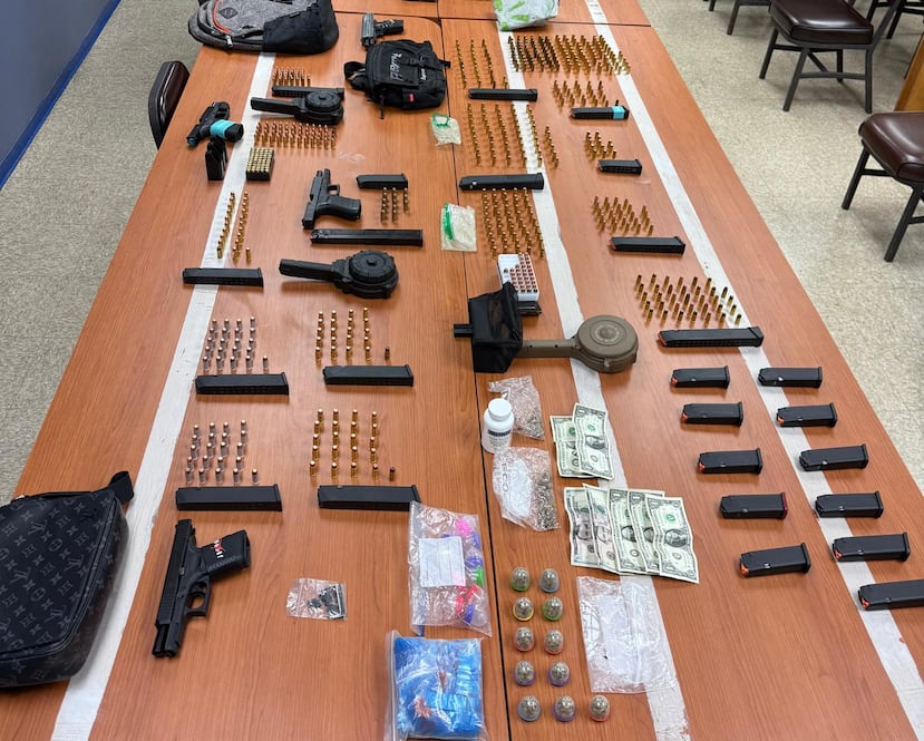 Armas de fuego ocupadas durante un allanamiento en el barrio Borinquen de Salinas.