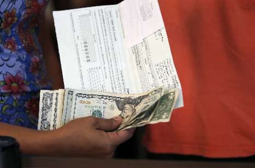 Para el próximo mes la factura de la luz debe presentar una disminución que oscila entre un 5 y un 10 por ciento, anticipó ayer el gobernador Luis Fortuño, al proponer doce nuevas medidas. <font color="yellow">(Archivo)</font>