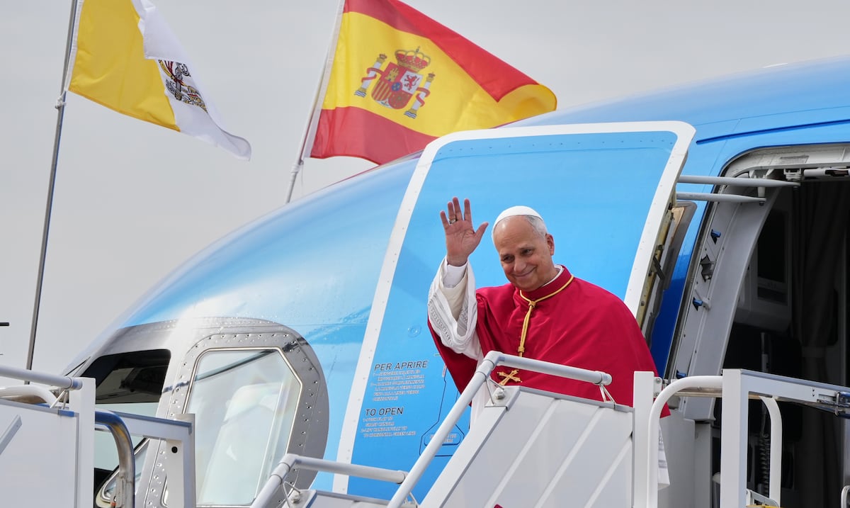 Papa León XIV viaja a Madrid y comenta sobre la presencia de Bad Bunny en la ciudad
