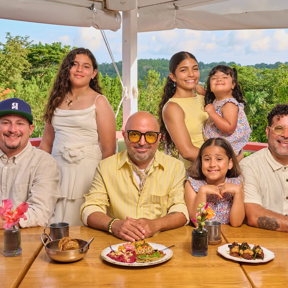 De pie: Alicia Marichal, Zoriann Correa y Oliva Ximena Pacheco
Sentados: René Marichal, Raúl Correa, Mareva Lucia Pacheco, Xavier Pacheco