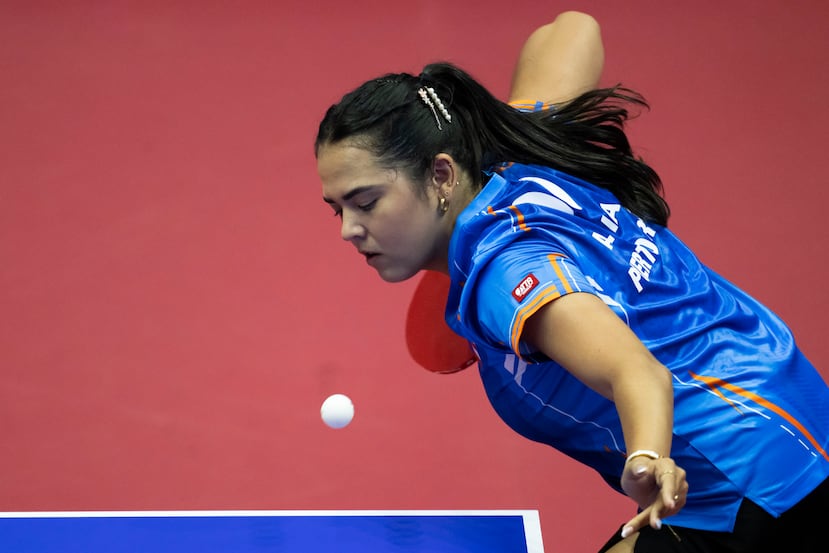Adriana Díaz durante la acción de la primera jornada del tenis de mesa en Santo Domingo 2026.