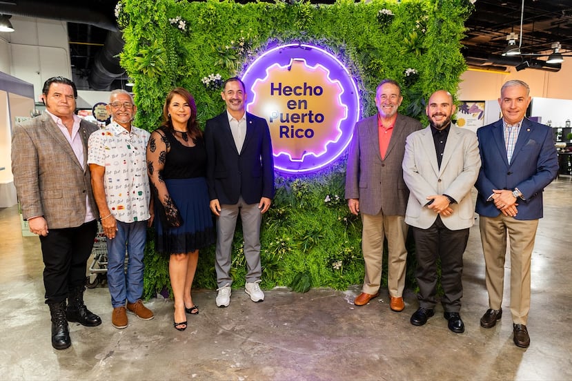 Pasados presidentes (de izquierda a derecha): Amaury Rivera, Augusto Ponce, Aysha Issa, Mateo Cidre, Manuel Cidre, Ramón Pérez Blanco y Jorge Ramírez.