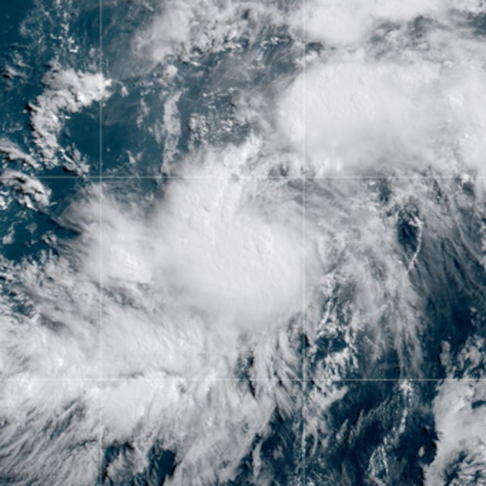 Esta imagen de satélite GeoColor del GOES-19, facilitada por la NOAA, muestra la tormenta tropical Genevieve en el Pacífico oriental el viernes 24 de julio de 2026.