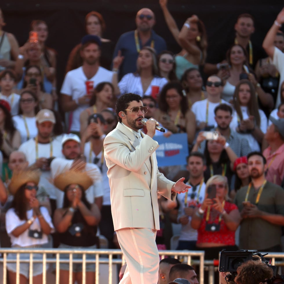 Bad Bunny durante su concierto en Milan. EFE/EPA/MATTEO BAZZI