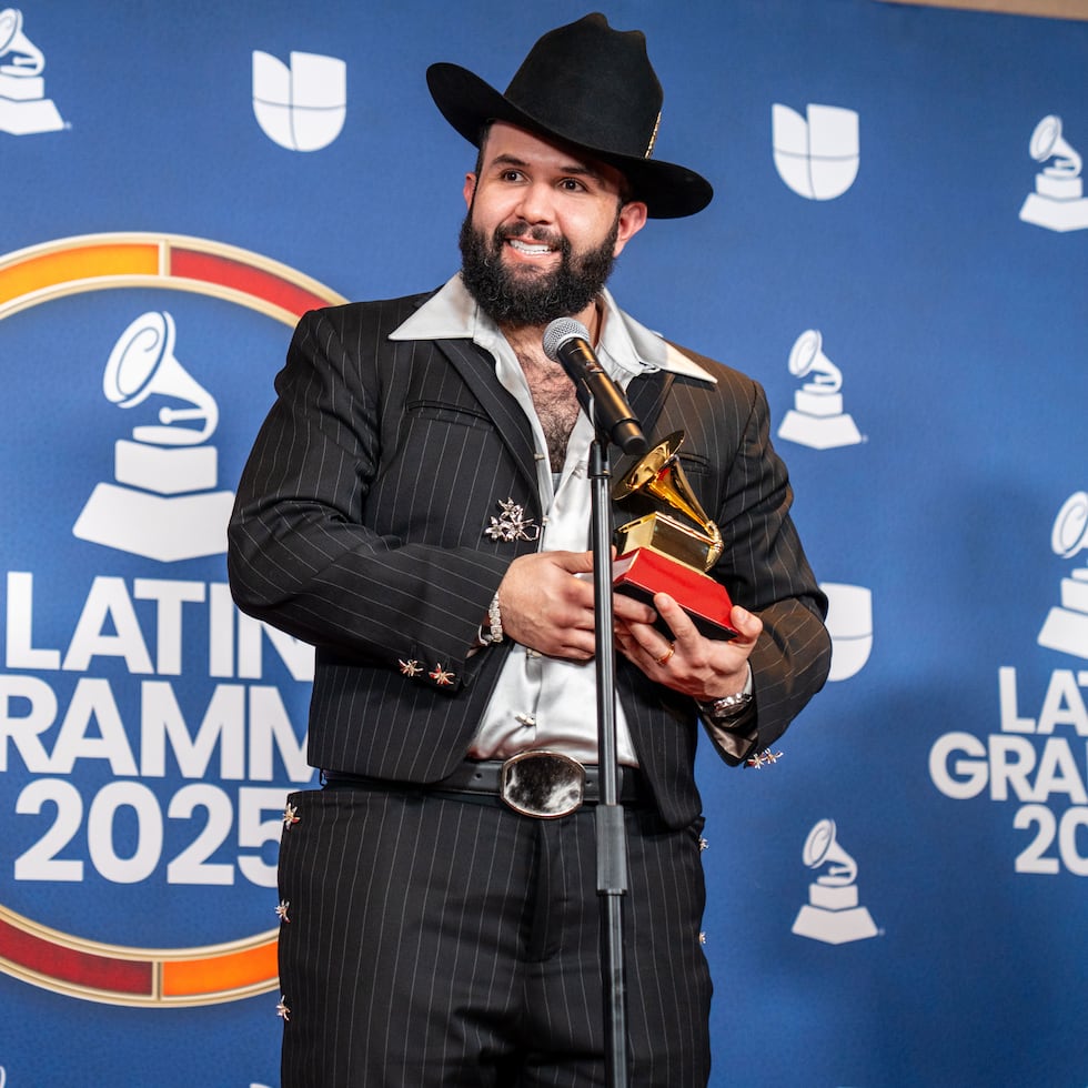 El cantante Carín León.