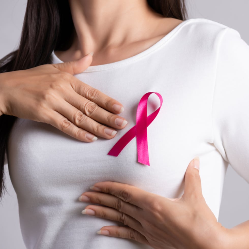 Si conoces que hay historial de cáncer de seno o factores de riesgo, conversa con tu médico para ver si recomienda hacer la mamografía antes de los 40 años.