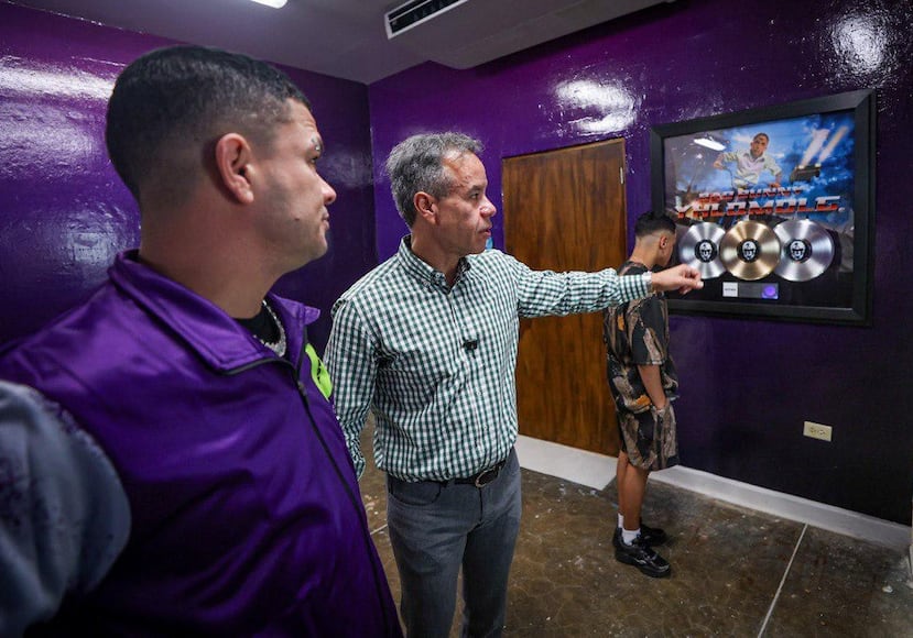 Alcalde de San Juan Miguel Romero y Jowell inauguran plantel y nuevo programa educativo San Juan Urbano. Suministrada