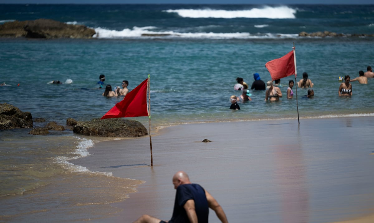 “Not a day for the beach”: strong surf and dangerous currents impact Puerto Rico waters