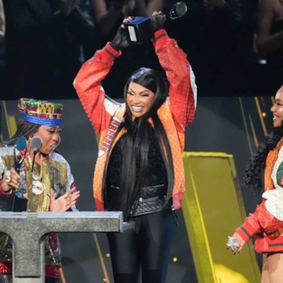 Missy Elliott, desde la izquierda, y Sandra Denton con Cheryl James, a la derecha de Salt-N-Pepa.