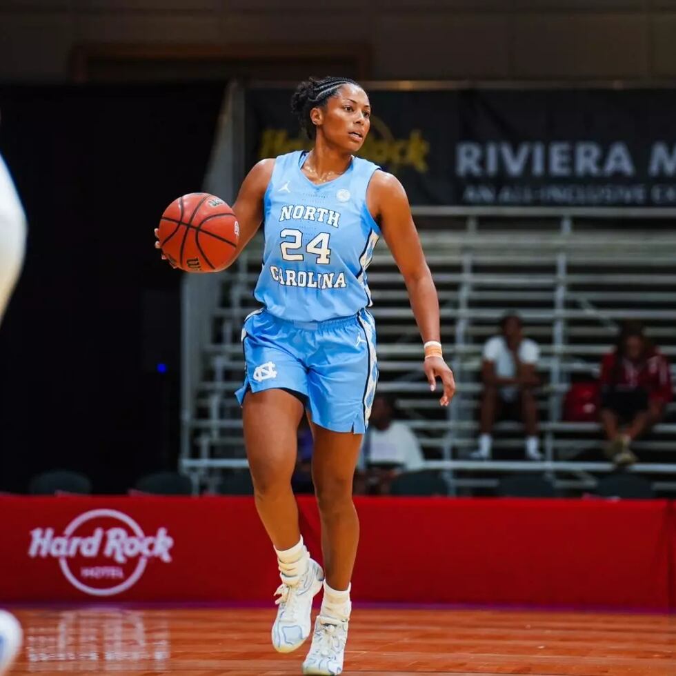 Indya Nivar, jugadora puertorriqueña de las Tar Heels de North Carolina.