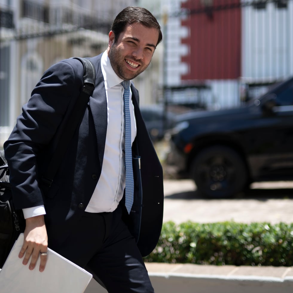 El economista Gustavo Vélez, señala que la salida de Sebastián Negrón Reichard del Departamento de Desarrollo Económico y Comercio significa un duro golpe a la credibilidad de Puerto Rico.