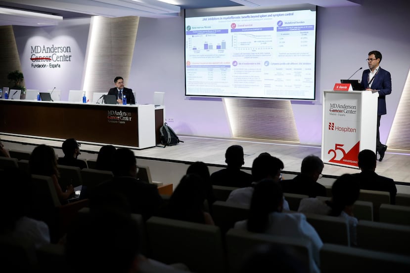 MADRID, 01/10/2026.- El Dr Valentín García Gutiérrez, del Hospital Universitario Ramón y Cajal de Madrid, participa en el congreso sobre Leucemia que se celebra este jueves en la sede de MD Anderson Madrid - Hospiten. EFE/David Fernández