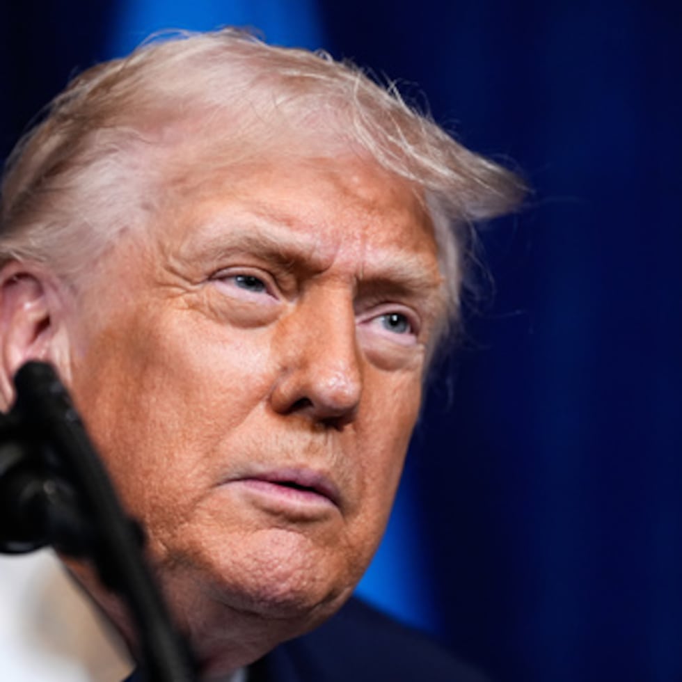 Los aumentos ordenados por el presidente Donald Trump estaban programados para entrar en vigor hoy, 1 de enero.