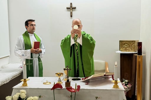 Imagen de la cobertura de: León XIV reaparece en el ángelus y dice que retomará gradualmente su actividad